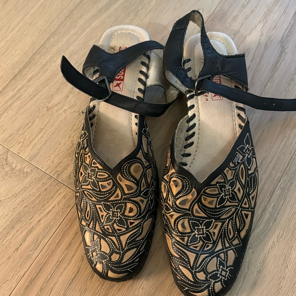 Pikolinos shoes-very comfortable and stylish. Great condition
